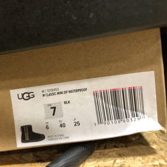 UGG Classic Mini Zip Winter Boot Men’s Size 7 M